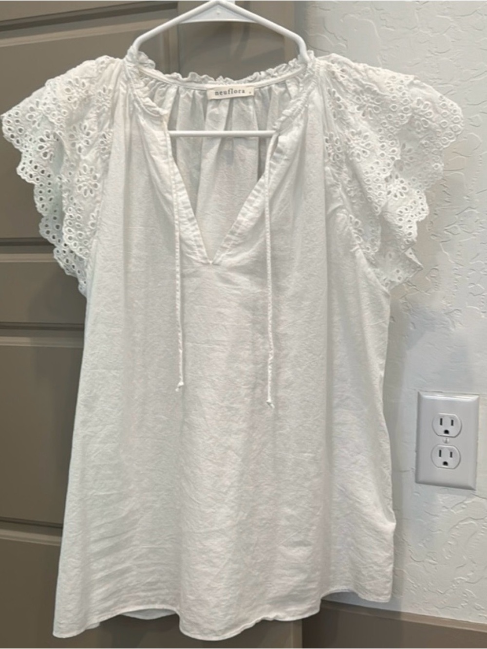 Nevflora White Eyelet Flutter Sleeve Peasant Blouse